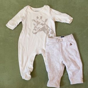 Baby Gap 0-3 months footed giraffe sleeper + pants